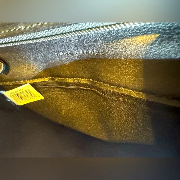 Marc Jacobs Tan Leather Bifold Wallet  mod: M0013050 slight button wear - Picture 5 of 10